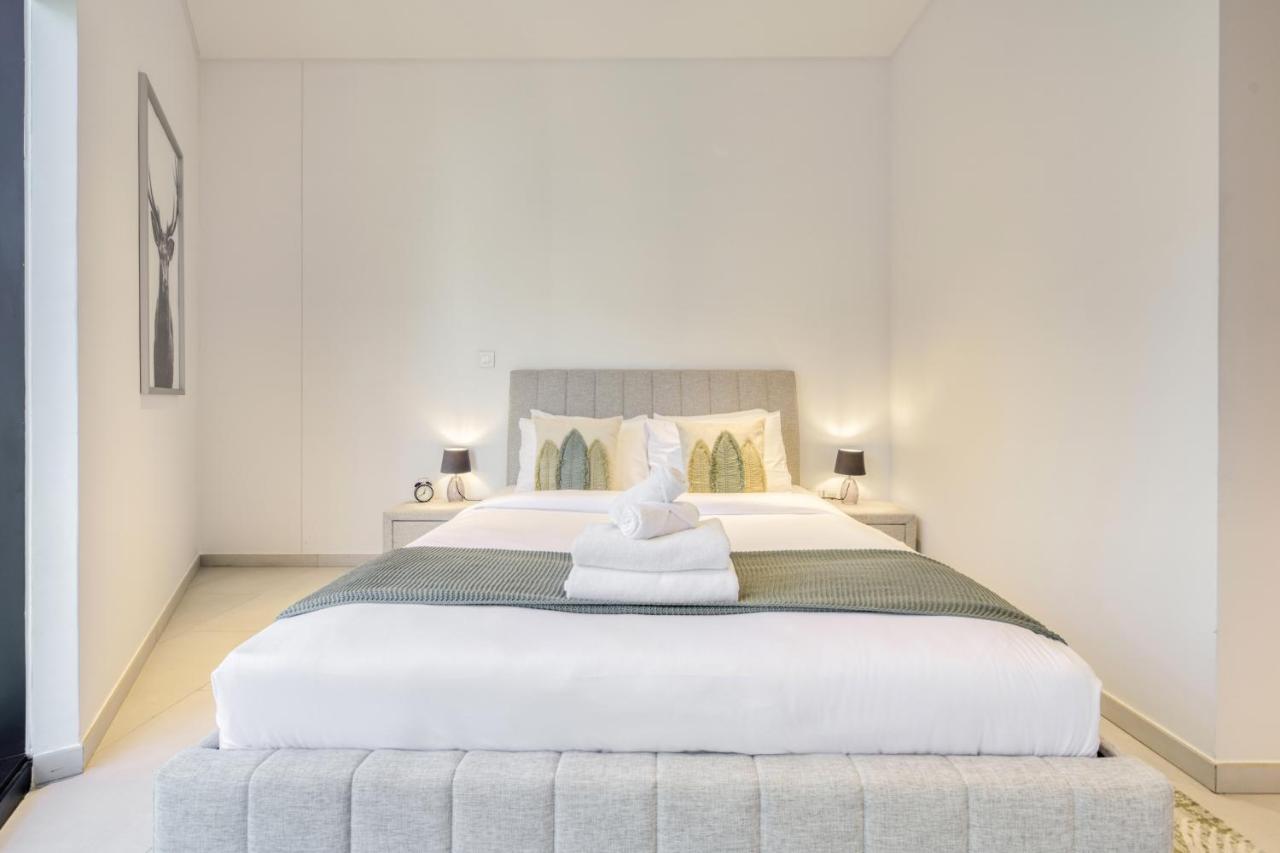 Maison Privee - Luxury, Spacious, Modern Near Burj Khalifa And Dubai Canal المظهر الخارجي الصورة